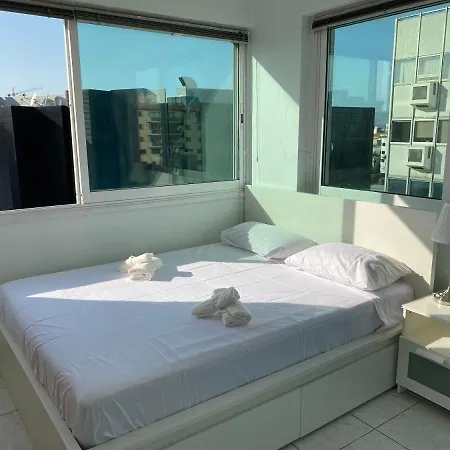 Private In Shared Flat In Center * 尼科西亚